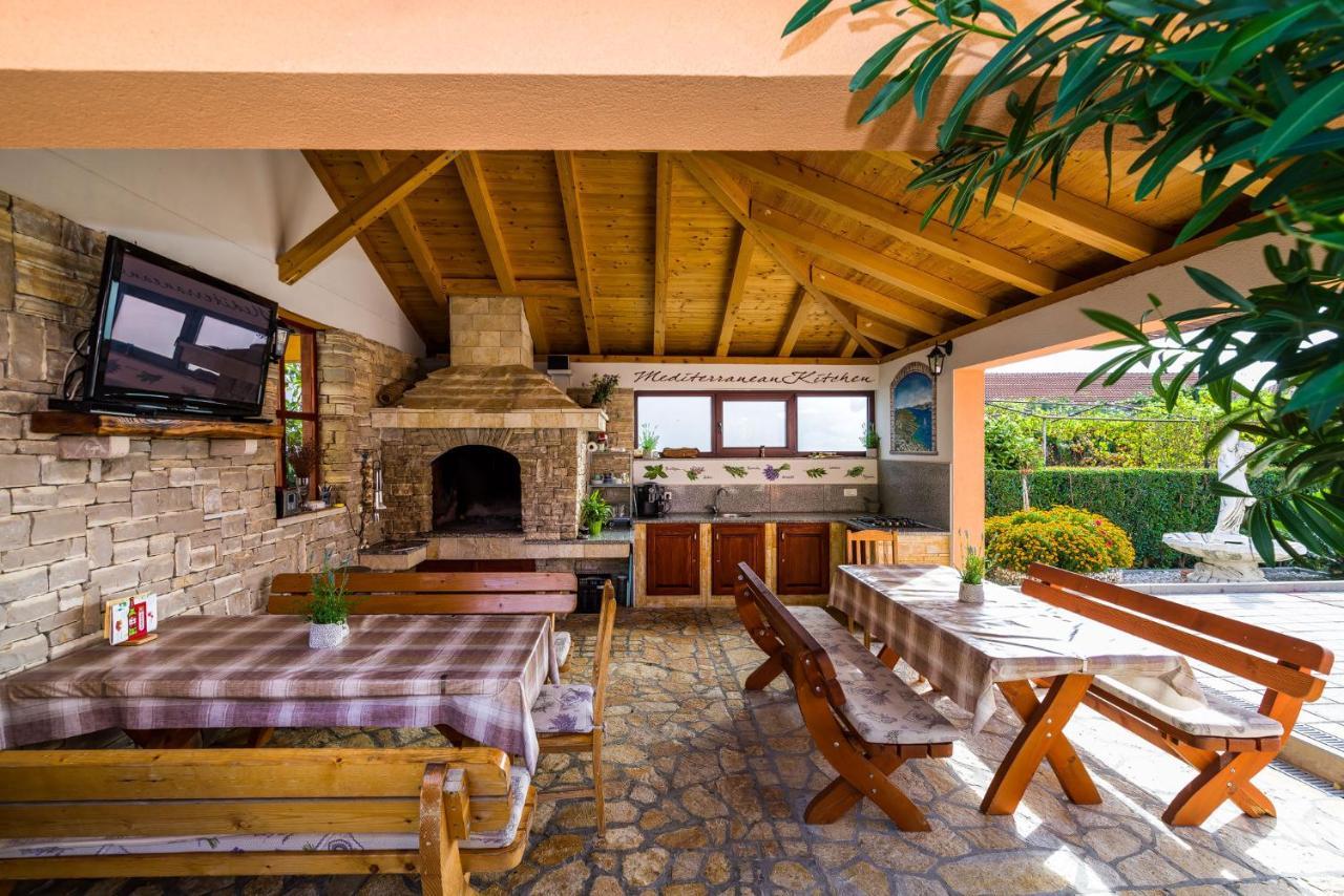 Villa Dalmatina Zadar Mit Pool Exteriör bild