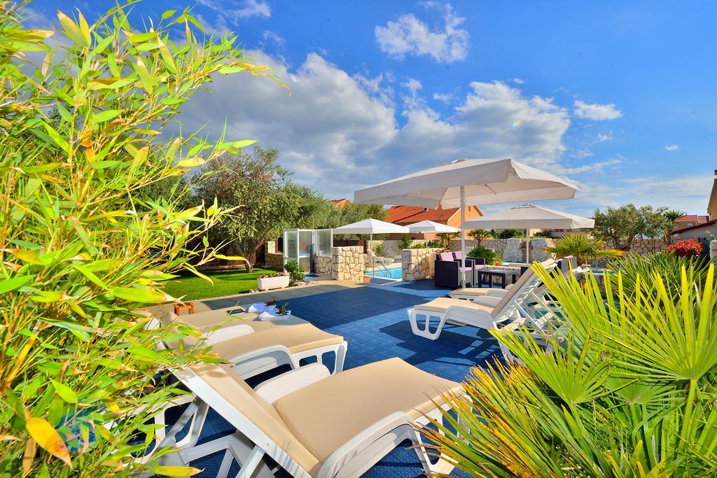 Villa Dalmatina Zadar Mit Pool Exteriör bild